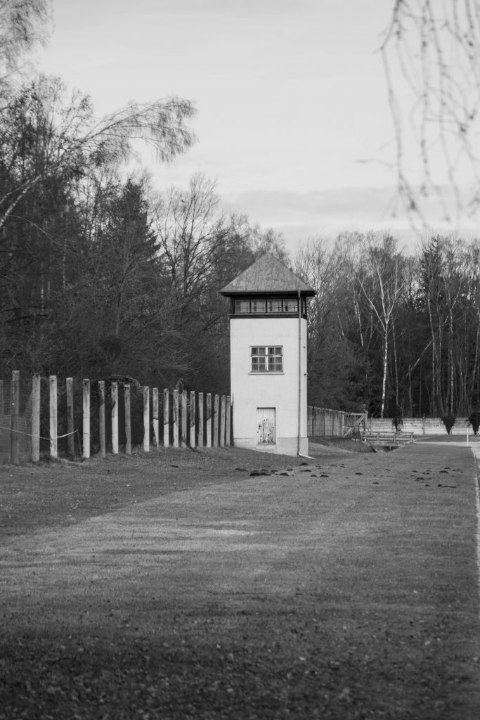 Foto von Nicola Raviglione: https://www.pexels.com/de-de/foto/memorial-campo-concentramento-di-dachau-32808836/